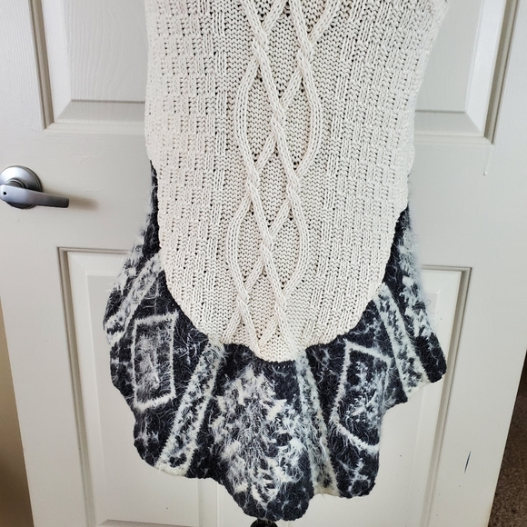 * DONATING 4/30/24* Max Studio Kids Sweater Vest - Picture 10 of 13